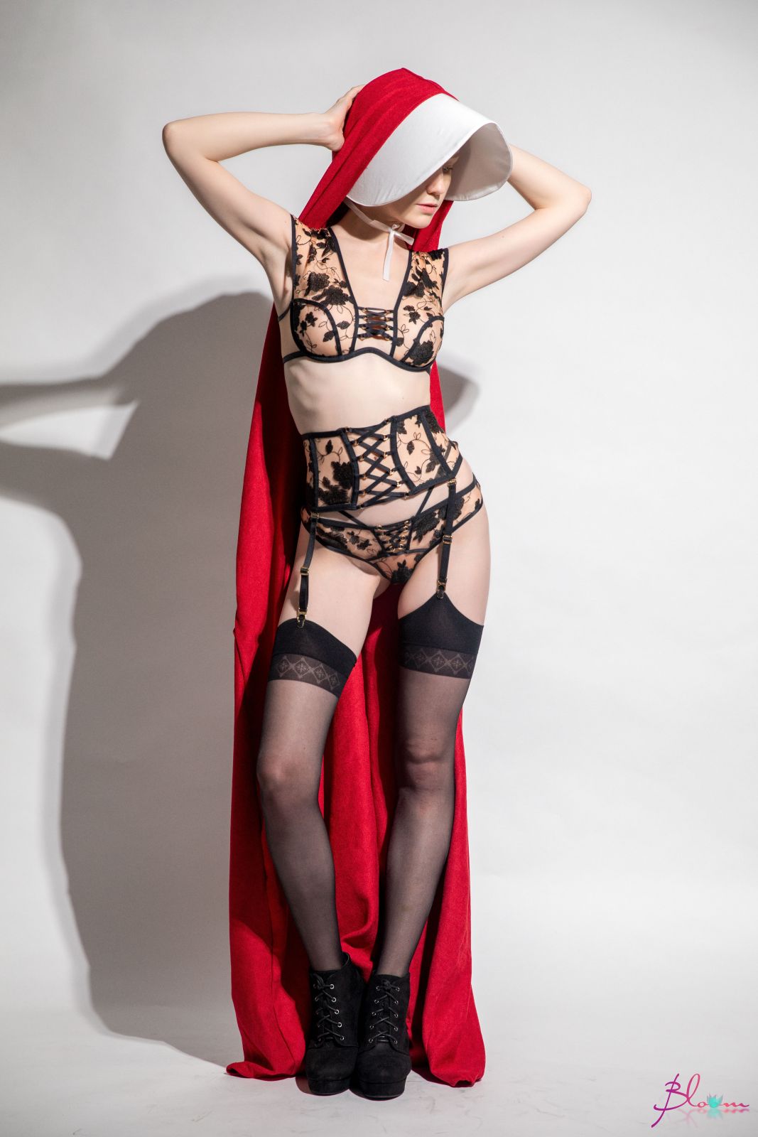 Emily Bloom In Set Halloween Handmaids Tale - The Emily Bloom | Picture 07