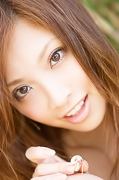 Pretty asian model Reira Amane